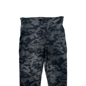 SPANX Look At Me Now Seamless Leggings Camo Black Sz Small (S) Shine
